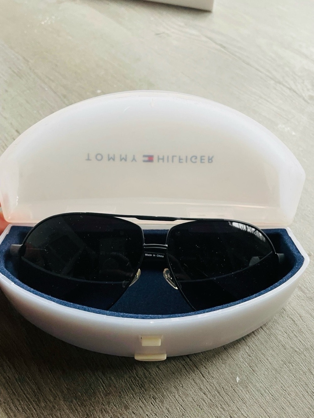 Early 2000s Tommy Hilfiger Men's Black Frame Sunglasses with Gradient Lenses